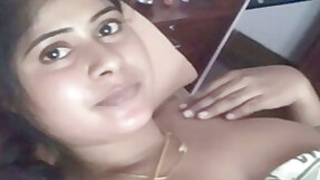 Mallu casou com a tia em nighty stripping para bf selfie