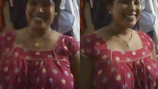 desi aunt huge tits