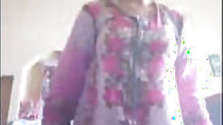 Paki Babe Takes Salwar And Showing Naked For The Lover