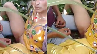 Desi randi fucking and sucking outdoor sex with her boys and clear Hindi audio