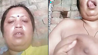 desi aunt showing big tits