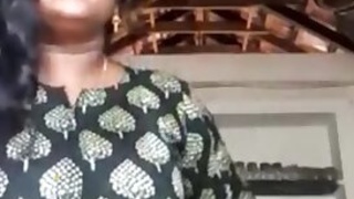 beautiful mallu aunty showing tits