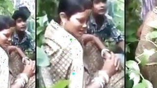 Desi mms sex video, caught devar humping bhabhi outdoors in jungle