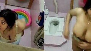 A hidden camera caught a Pakistani girl while bathing. Desi XXX scandal video