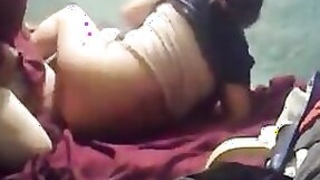 Older bhabhi gets her bulky cock fucked by her spouse