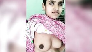 Young Desi beauty gets milked by her boyfriend MMS video