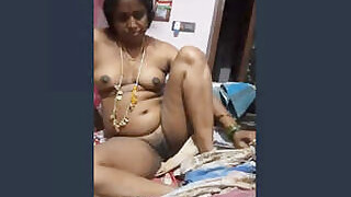Tamil wife with a chubby body decides to tease the camera