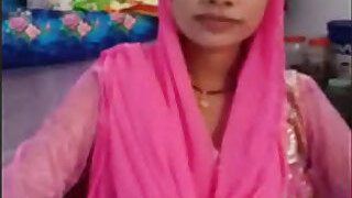 Muslim bhabhi enjoying MMS action in a hot porn clip