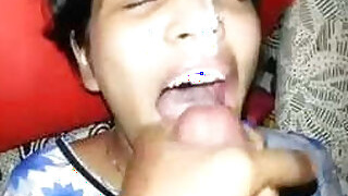 Desi bhabhi in trousers sucking cock