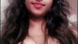 Indian girl shows her tits