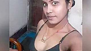 Today Exclusive Sexy Desi Bhabhi Shows Her Breasts And Pussy On Video Call