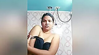 Today's exclusive Desi girl bathing