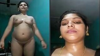 Sexy Desi Bhabhi Records Her Nude Video For Husband